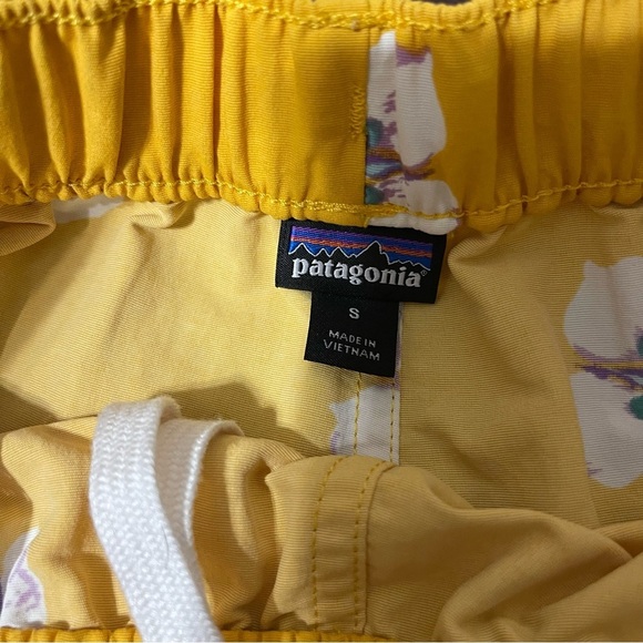 Patagonia Barely Baggies Shorts Women’s Small Yellow Floral Nylon Pockets 2” - Picture 3 of 8
